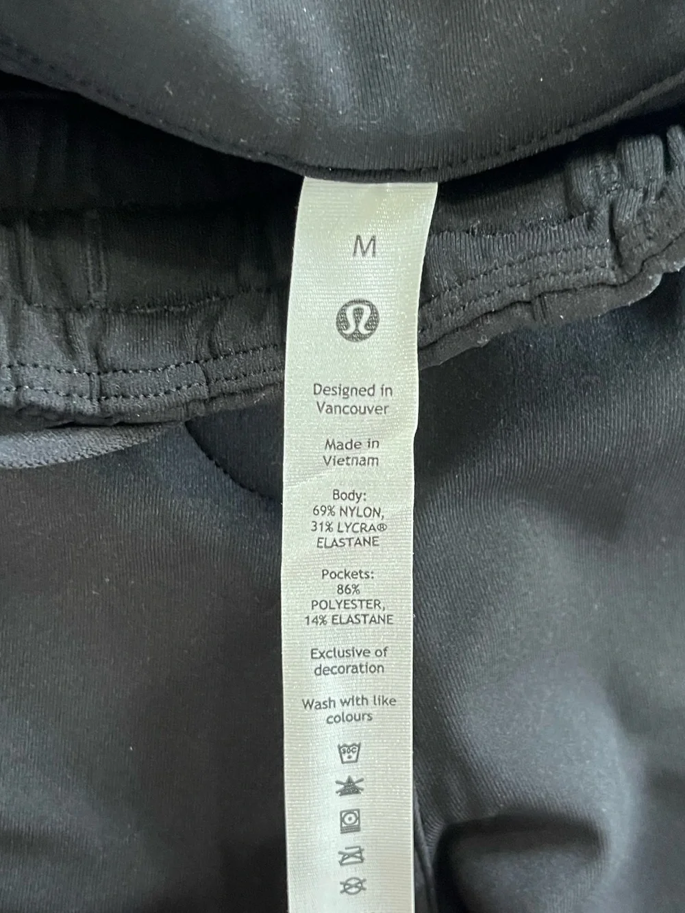 LULULEMON Black Tapered Leg 26